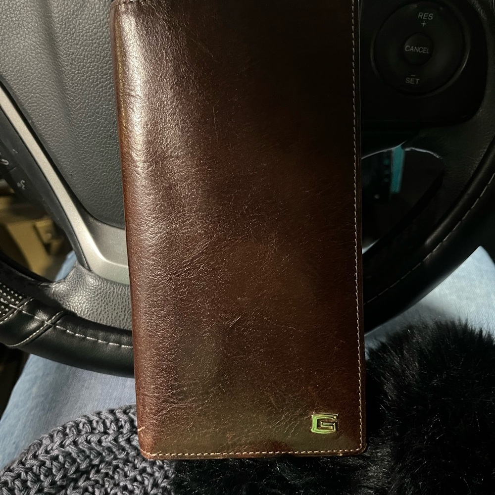 Giudi classic and elegant Brown Leather Wallet